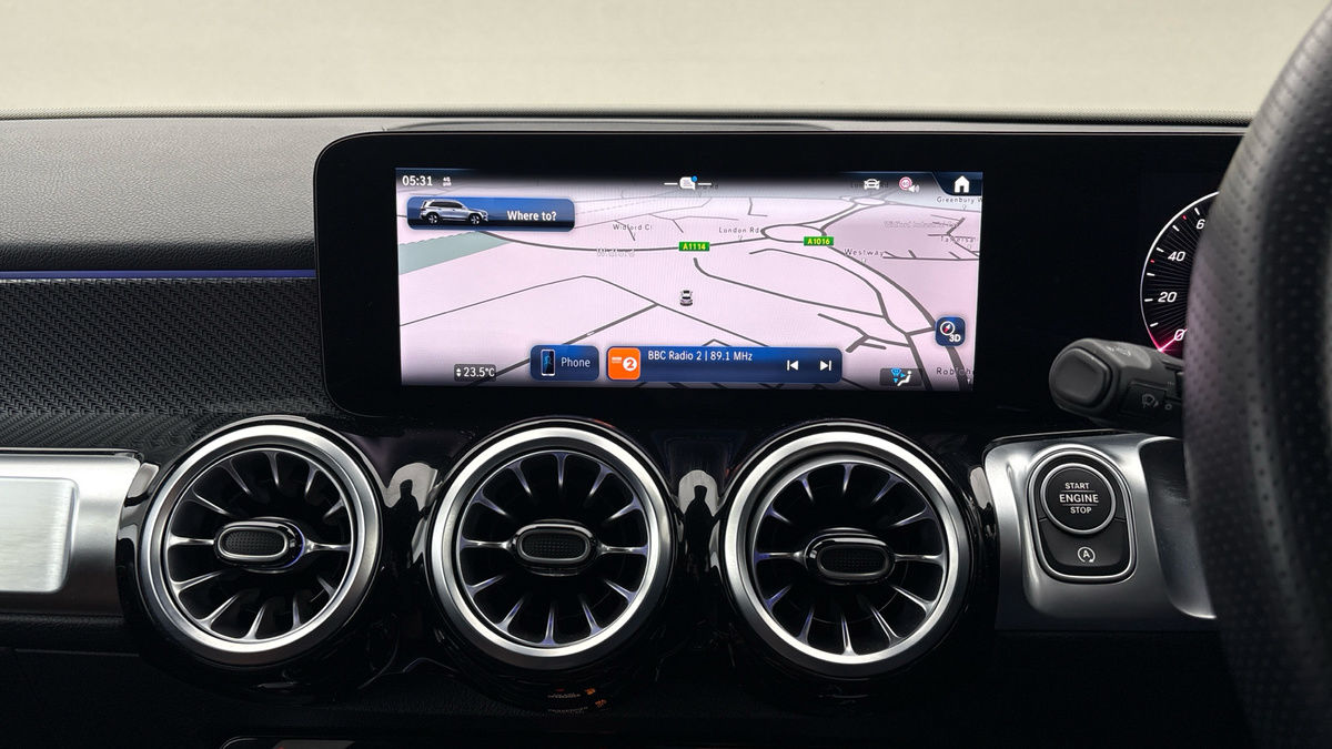 Mercedes-Benz GLB Image 17