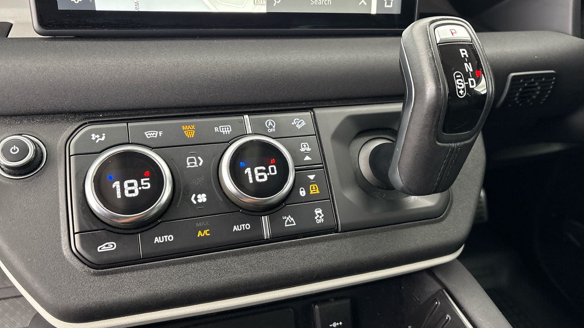Land Rover Defender 110 Image 6