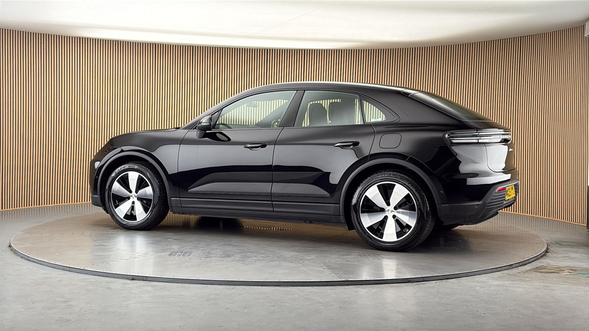 More views of Porsche Macan