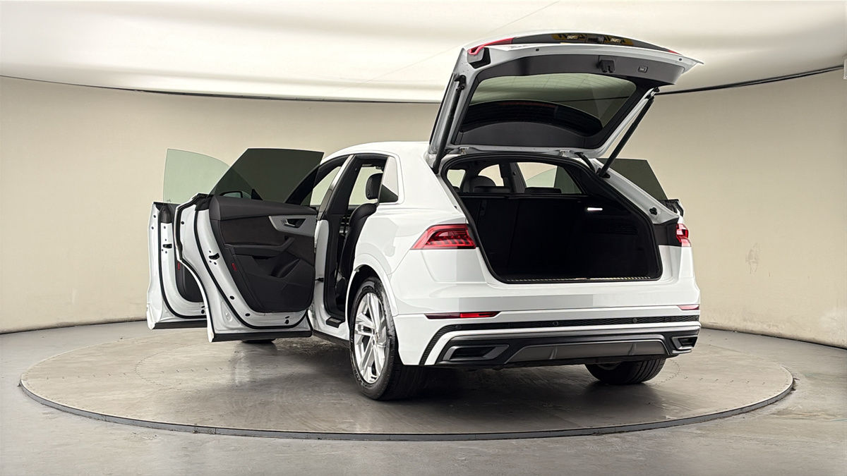 More views of Audi Q8