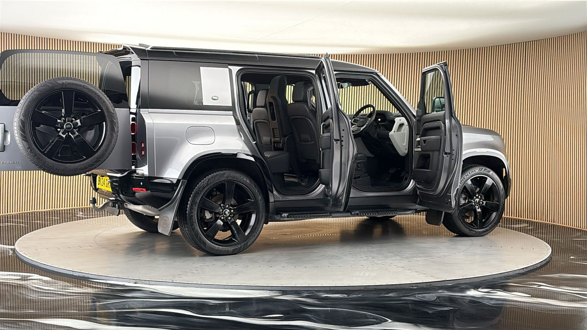 More views of Land Rover Defender 110