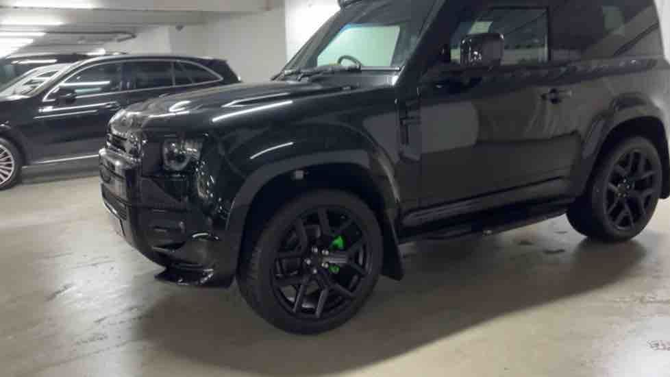 More views of Land Rover Defender 90