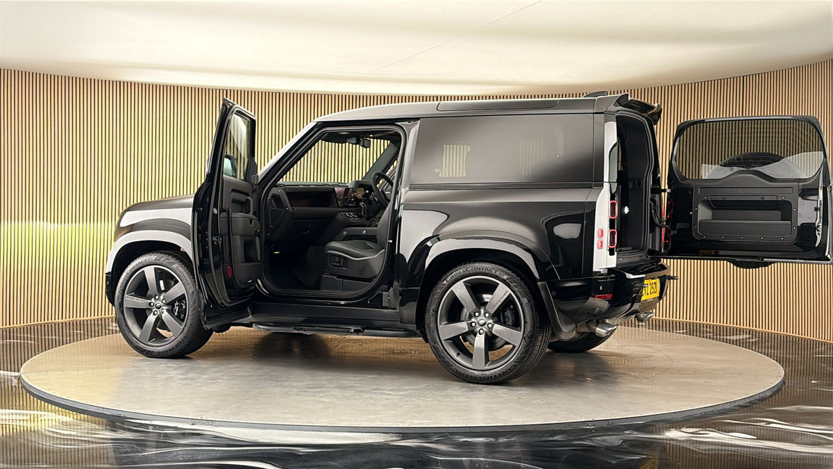 More views of Land Rover Defender 90