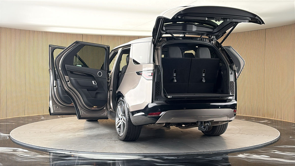 More views of Land Rover Discovery