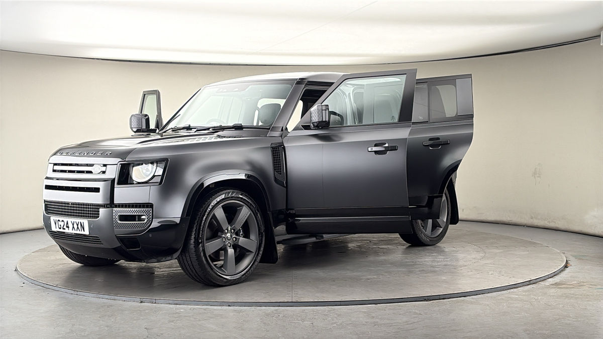 Land Rover Defender 110 Image 22