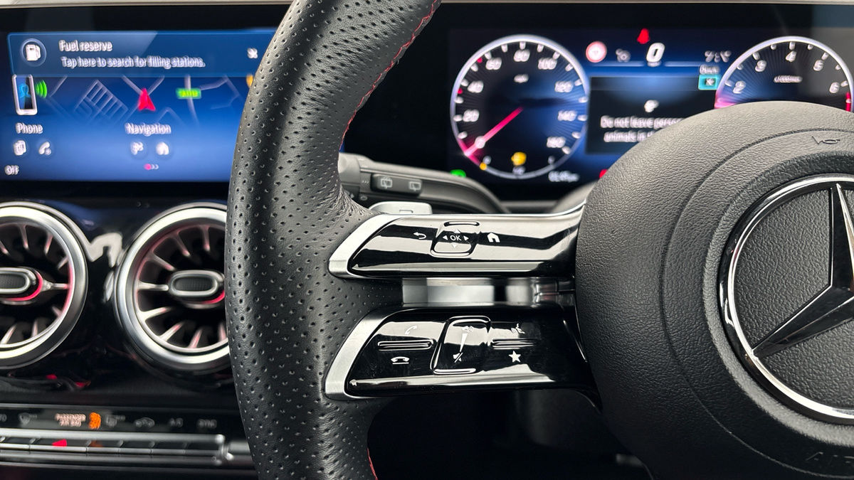 Mercedes-Benz GLB Image 13