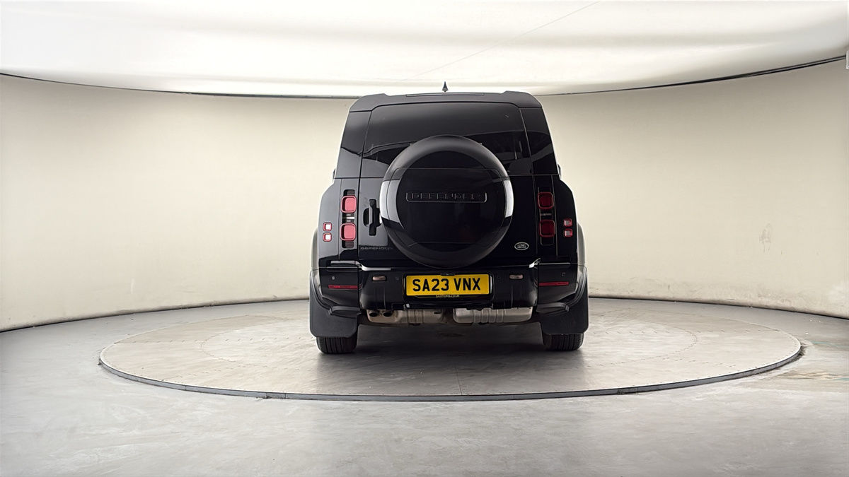 Land Rover Defender 130 Image 4