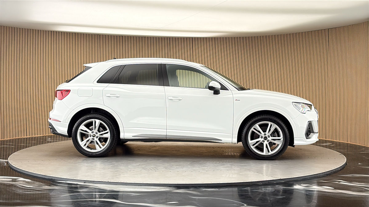 More views of Audi Q3