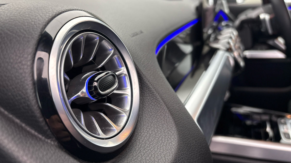 Mercedes-Benz GLB Image 6