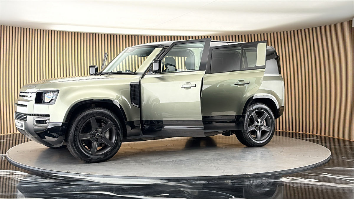 More views of Land Rover Defender 110