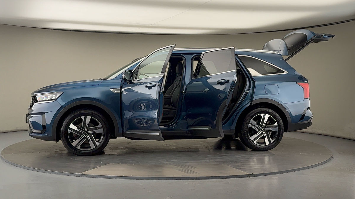 More views of Kia Sorento