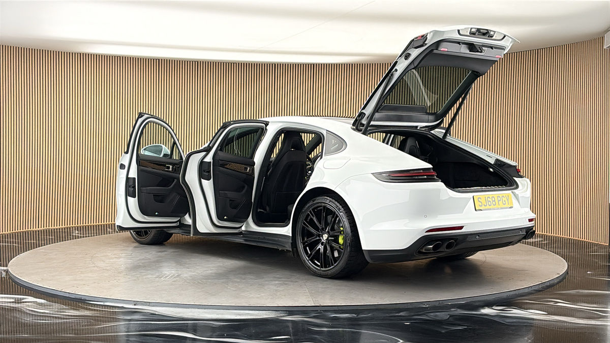 More views of Porsche Panamera