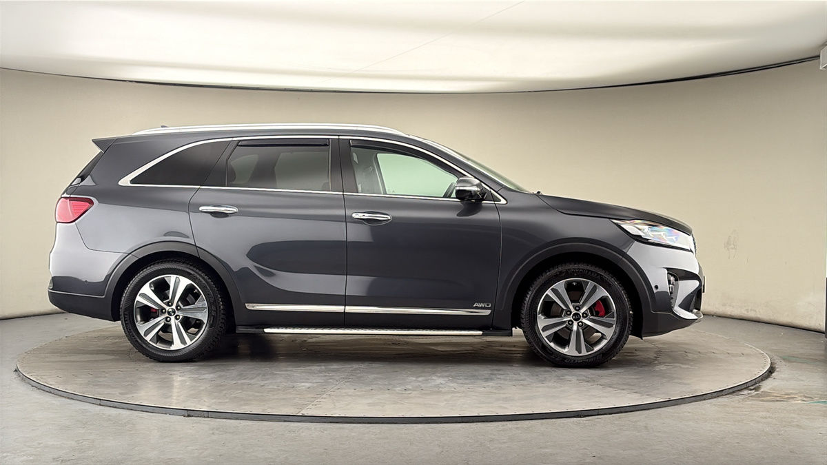 More views of Kia Sorento