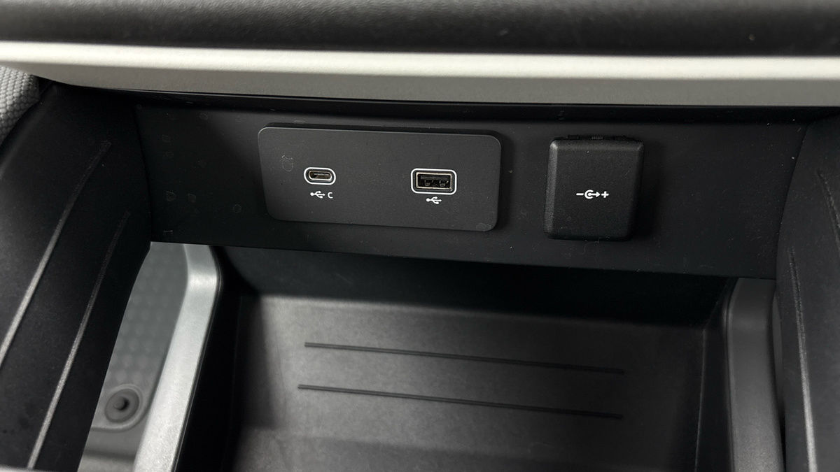 Land Rover Defender 90 Image 28