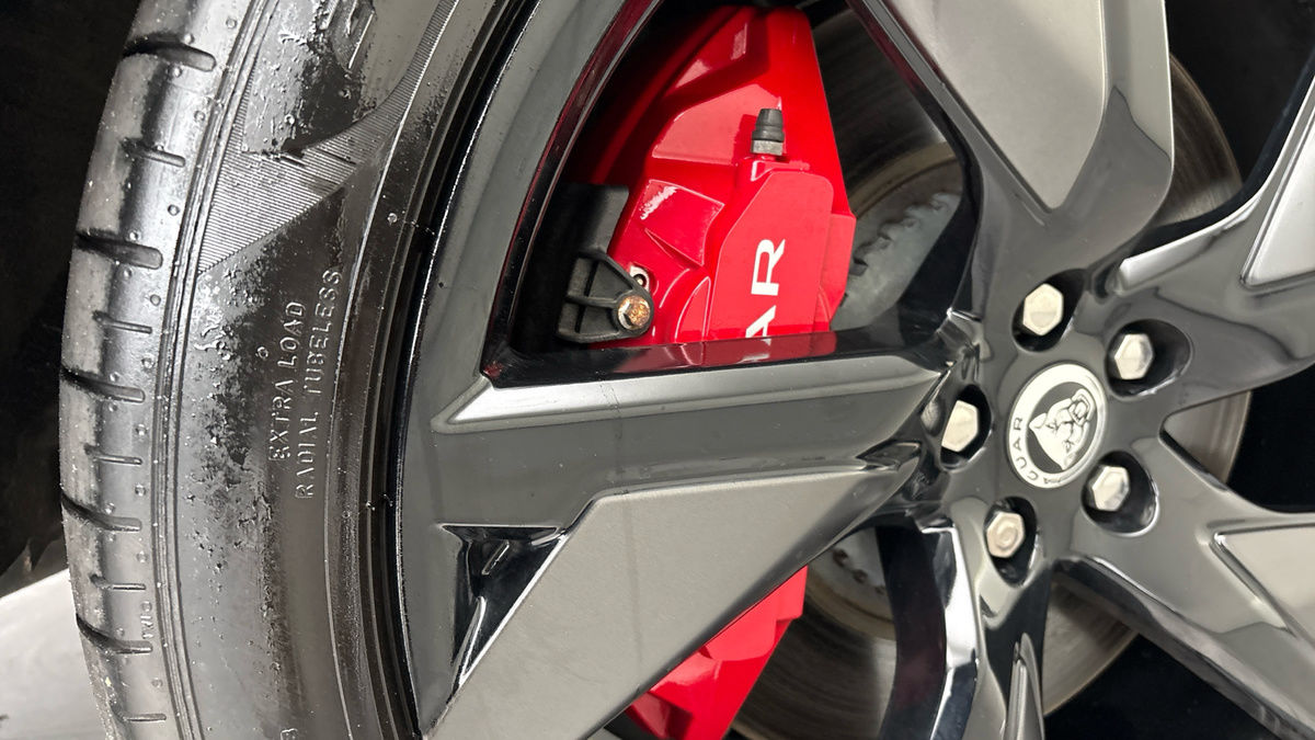 Jaguar F-PACE Image 27