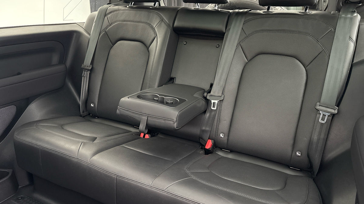 Land Rover Defender 90 Image 9