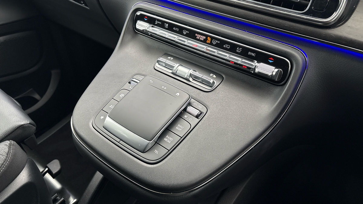 Mercedes-Benz V Class Image 18