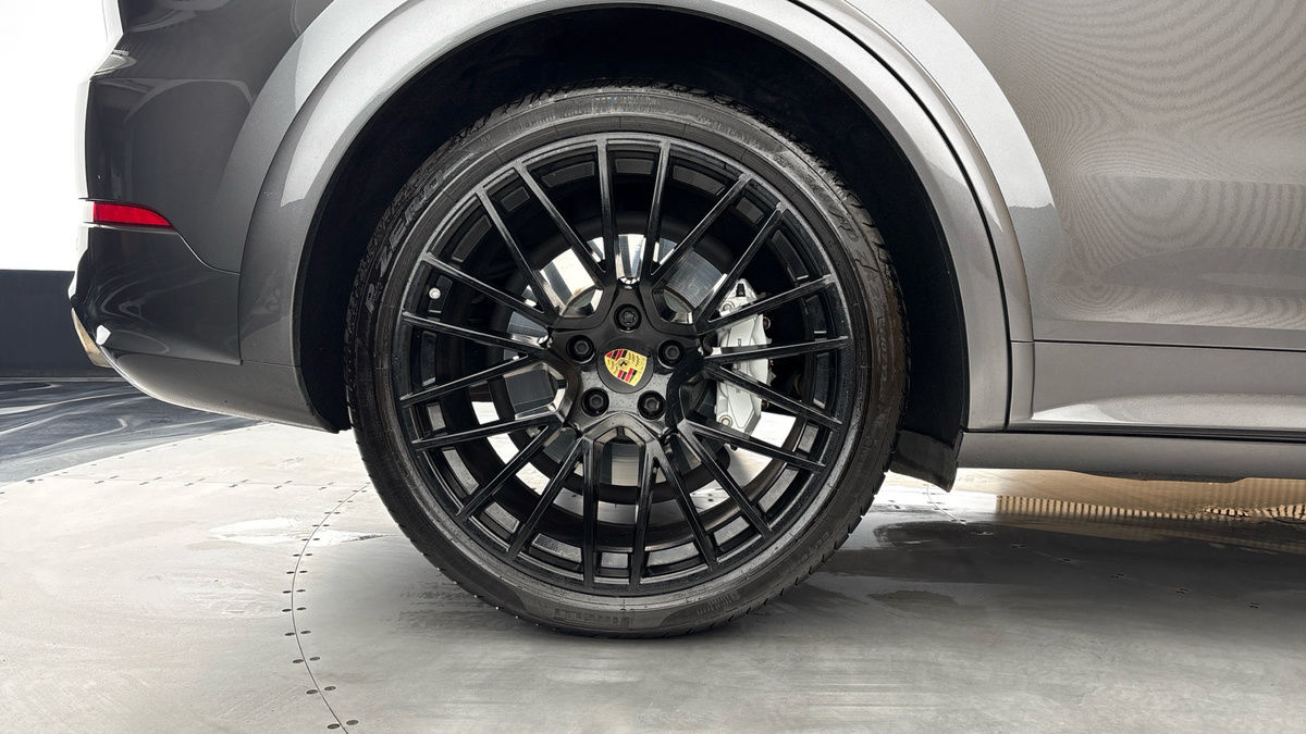 Porsche Cayenne Image 10