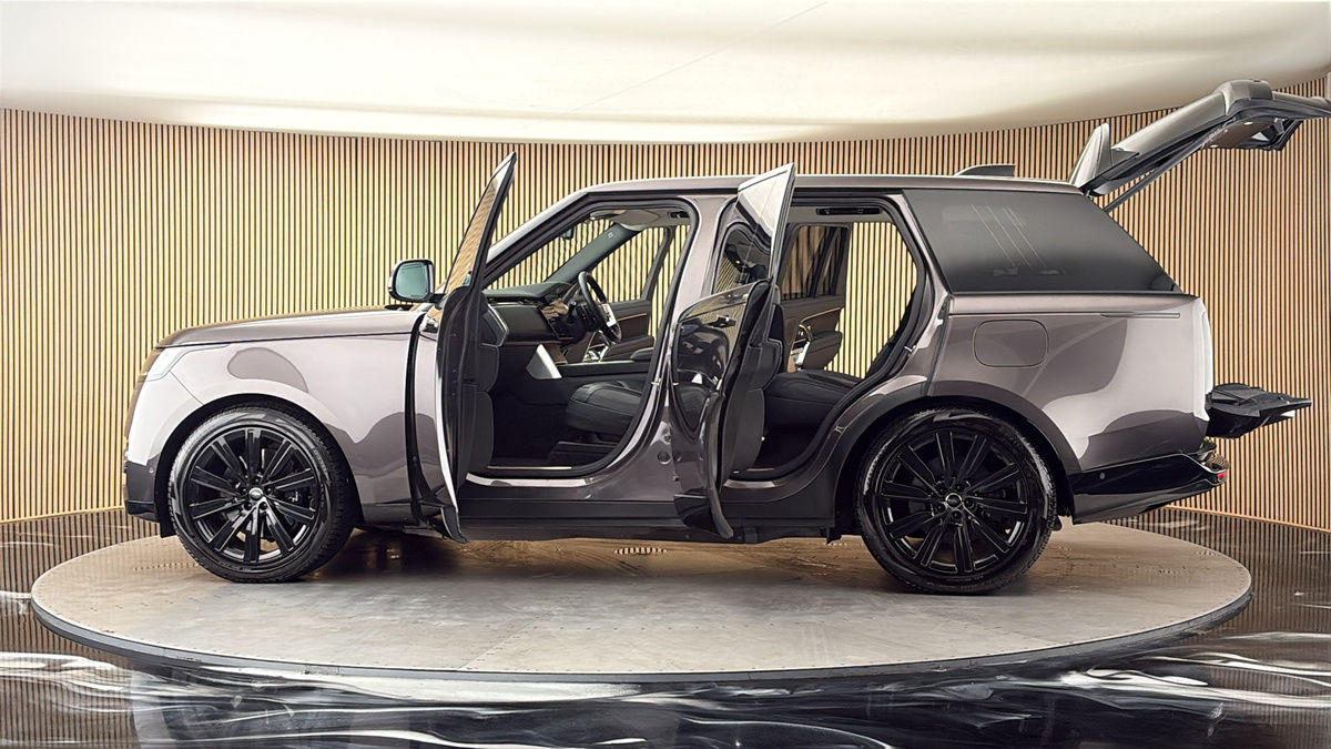 More views of Land Rover Range Rover