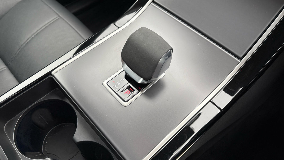 Land Rover Range Rover Velar Image 18