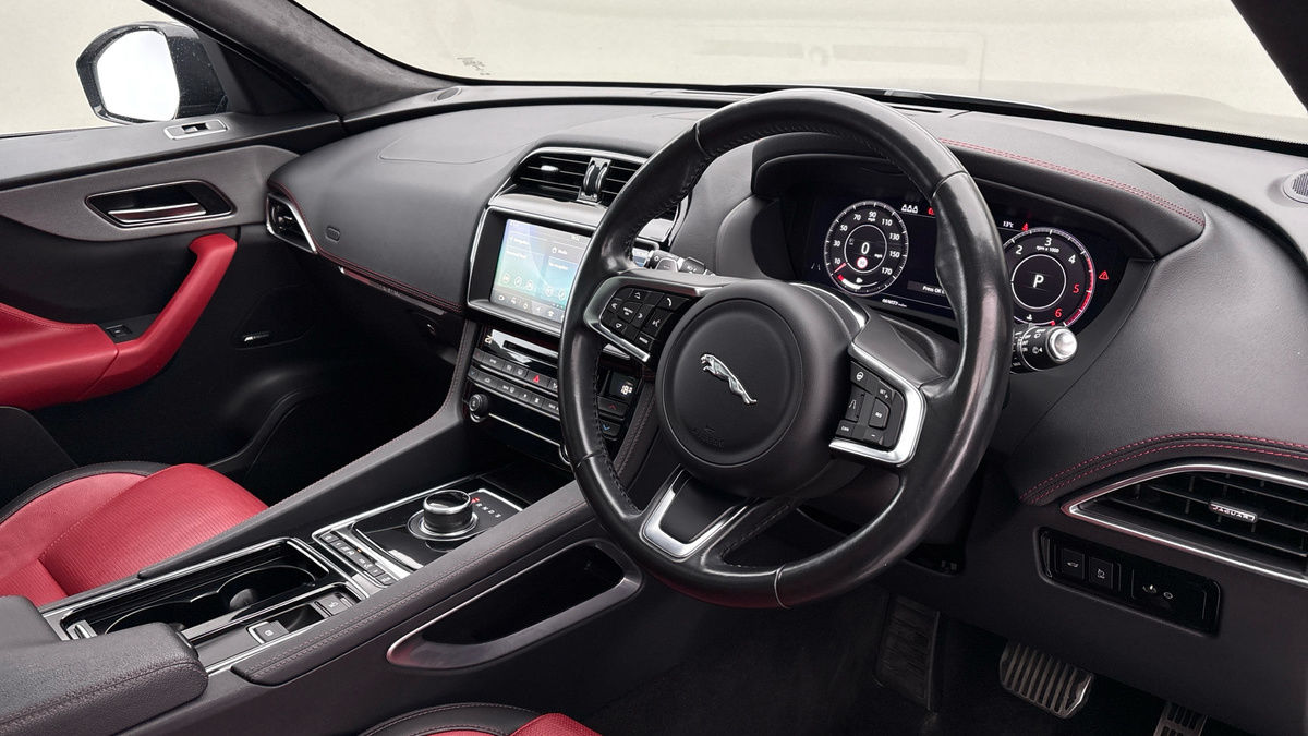 Jaguar F-PACE Image 5