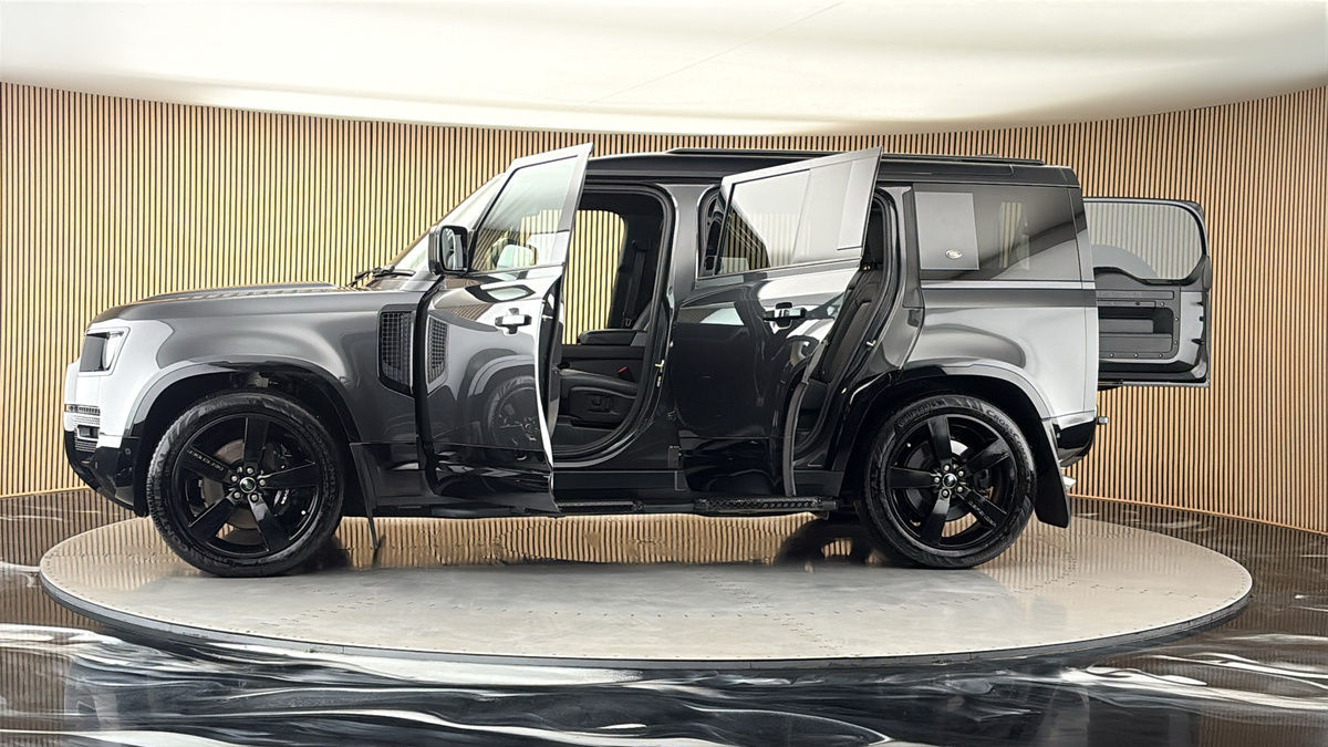 More views of Land Rover Defender 110