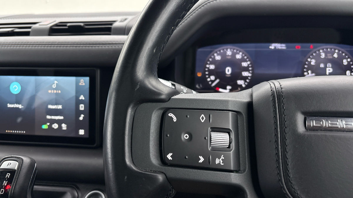 Land Rover Defender 110 Image 13