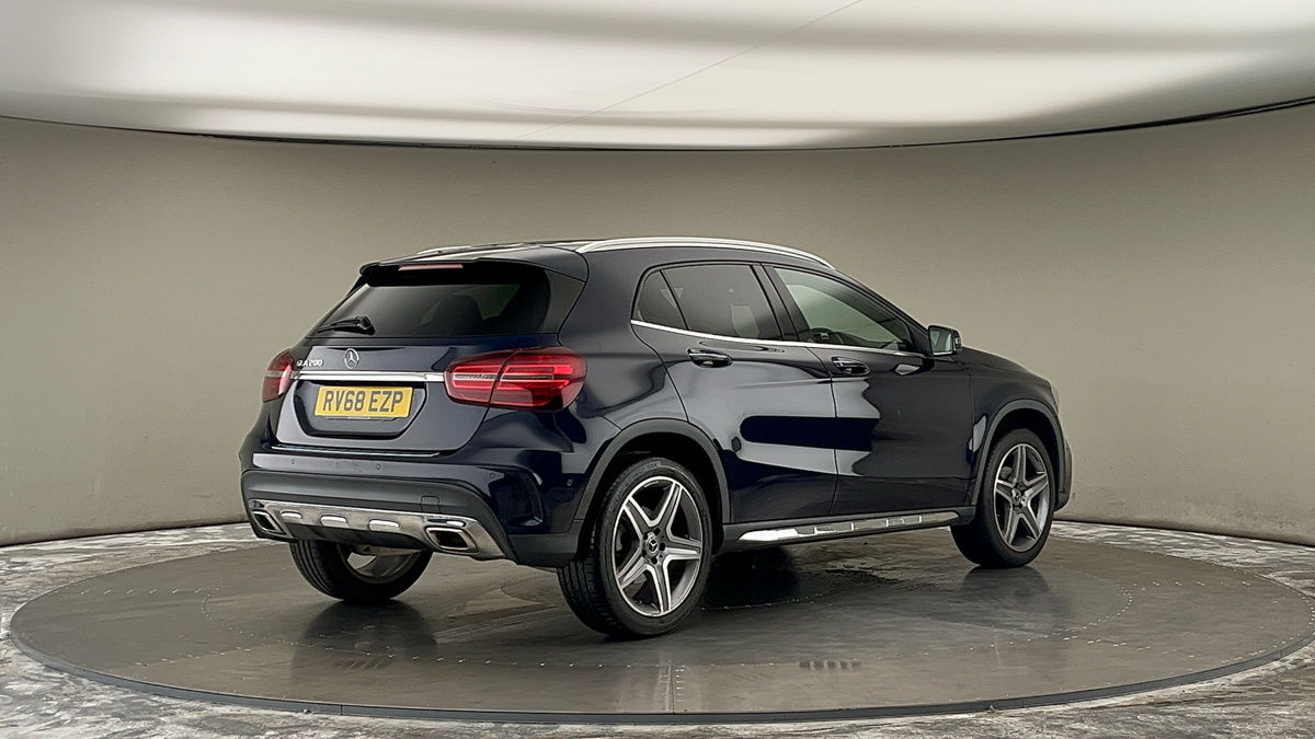 Mercedes-Benz GLA Image 21