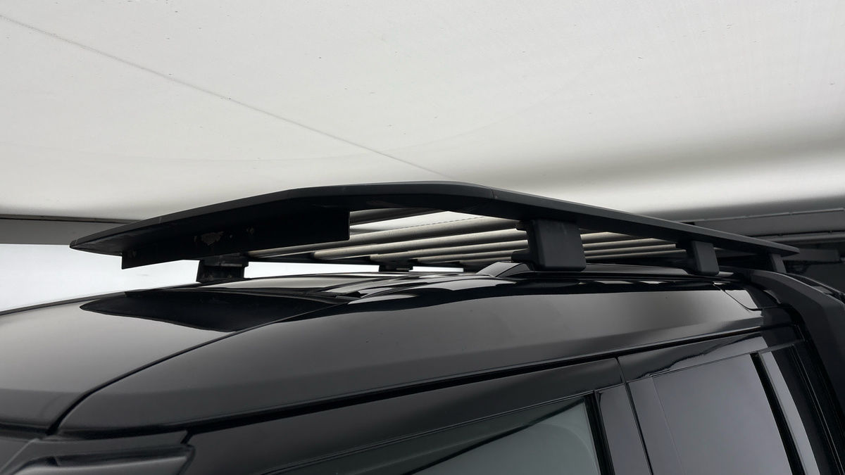 Land Rover Defender 110 Image 27