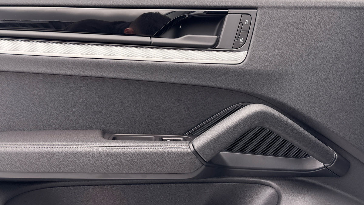 Porsche Cayenne Image 19