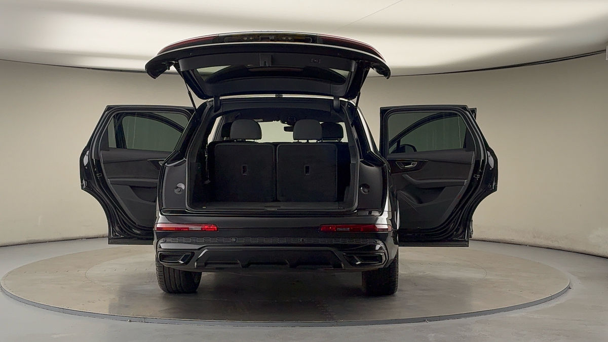 More views of Audi Q7