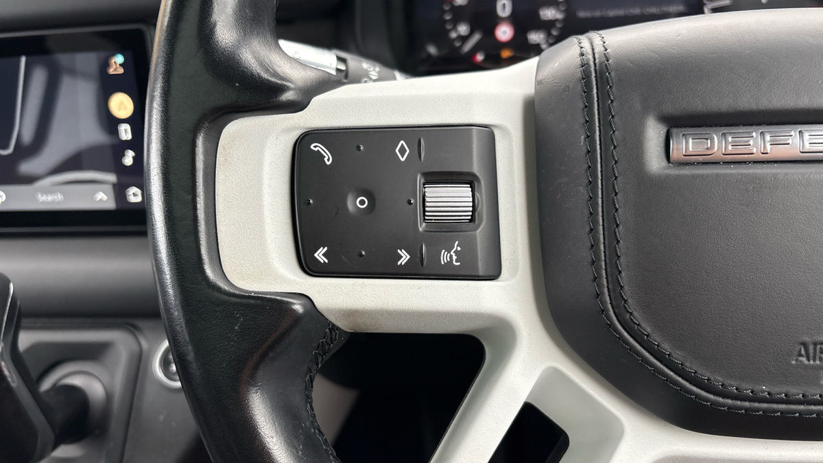 Land Rover Defender 110 Image 13