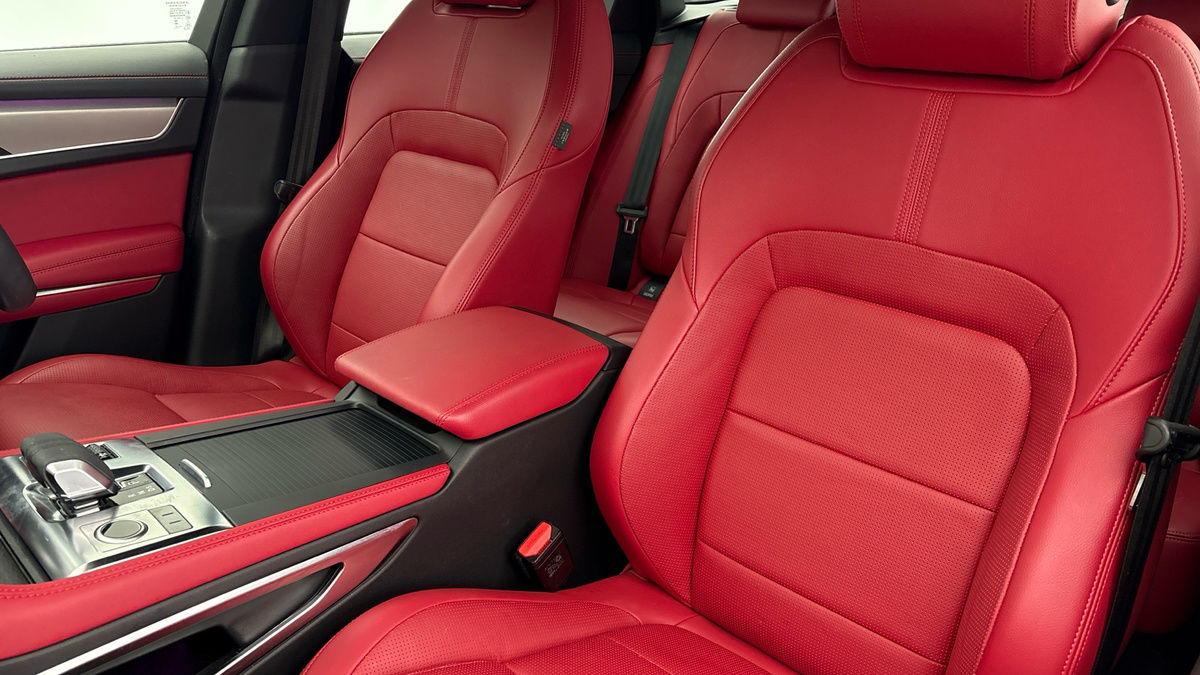 Jaguar F-PACE Image 7