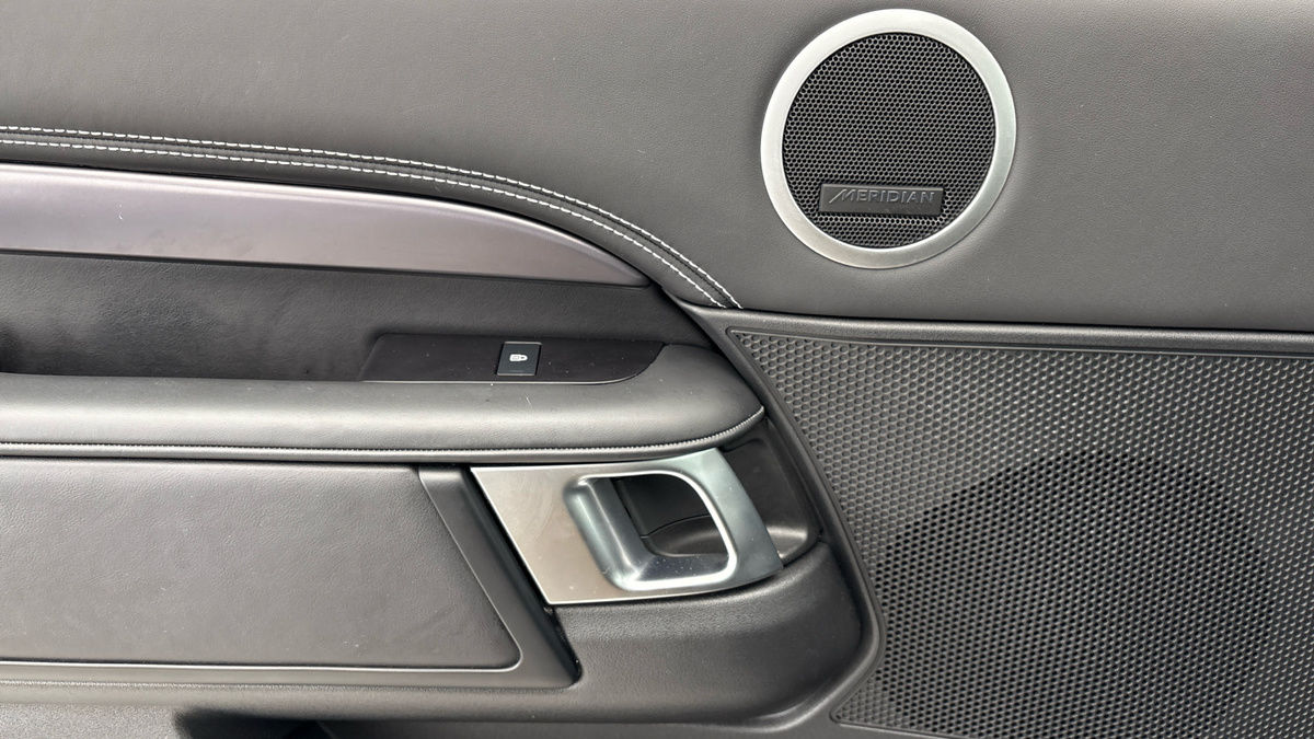 Land Rover Discovery Image 19