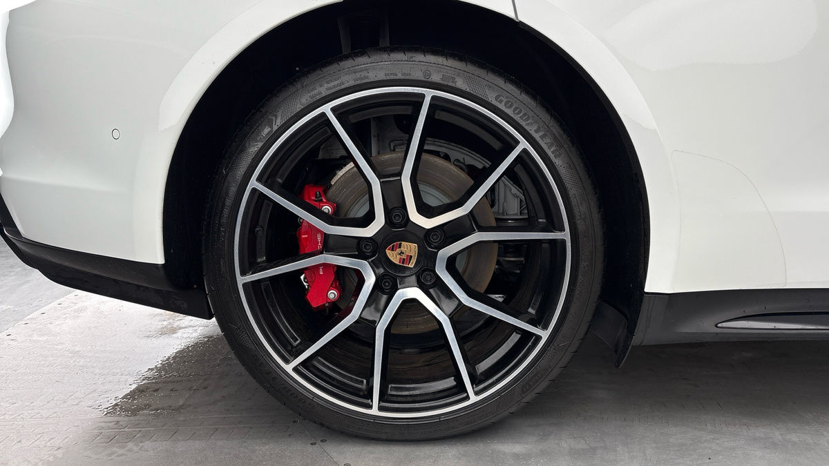 Porsche Taycan Image 11