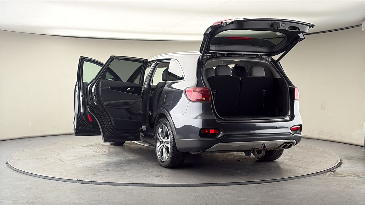 More views of Kia Sorento