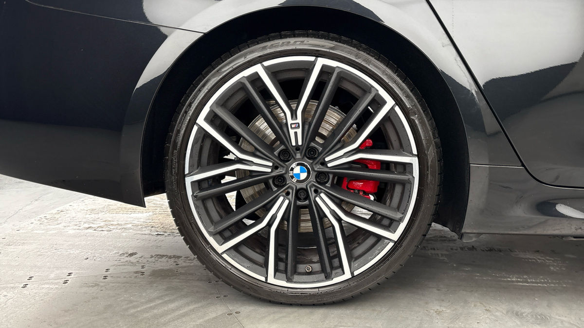 BMW 5 Series Image 10