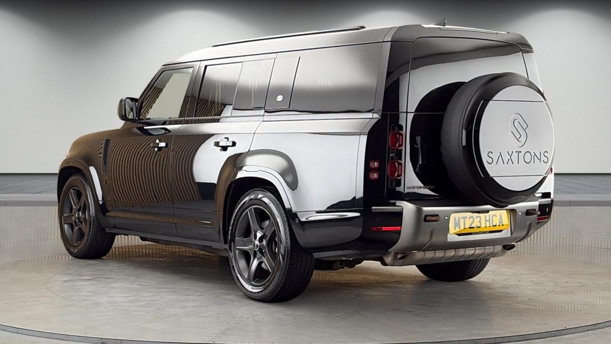 Land Rover Defender 130 Image 2