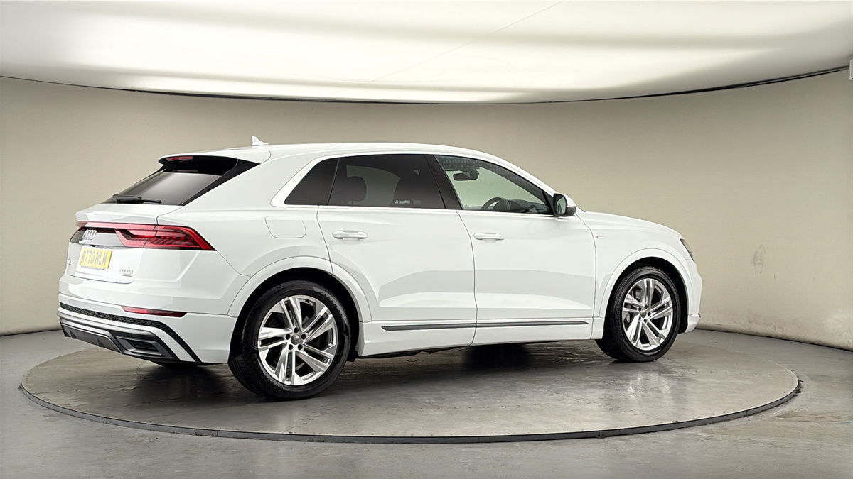 More views of Audi Q8