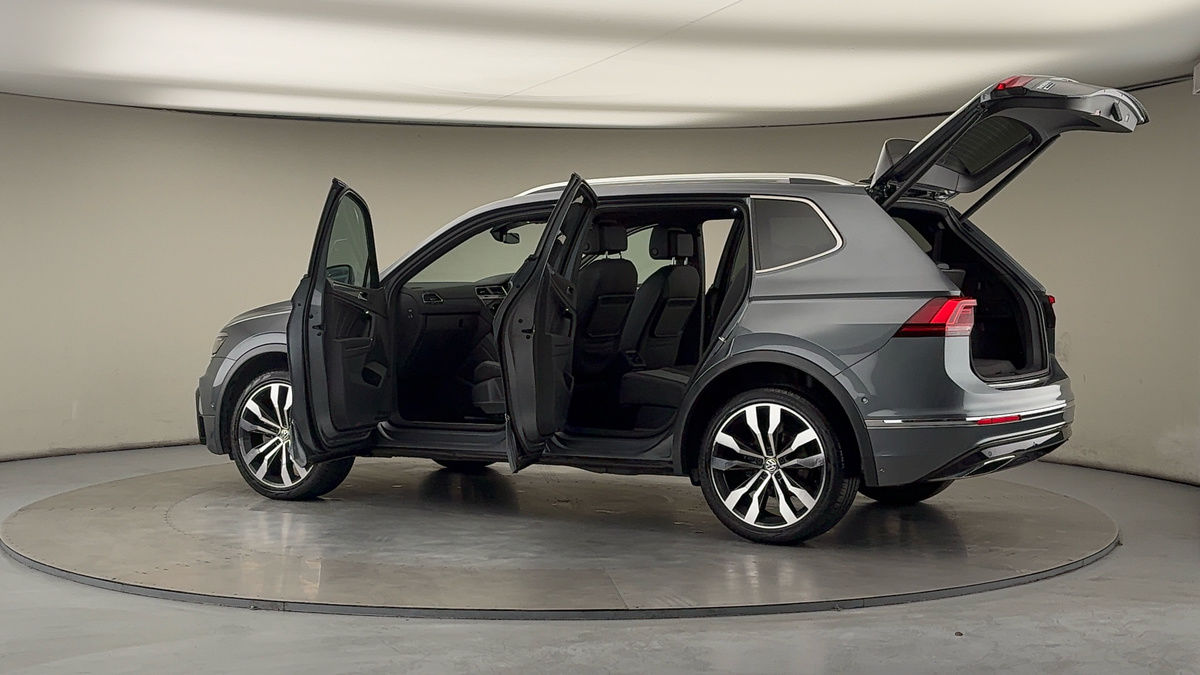 More views of Volkswagen Tiguan Allspace