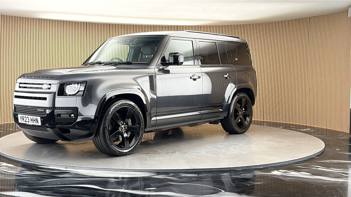 Land Rover Defender 110 Image 20