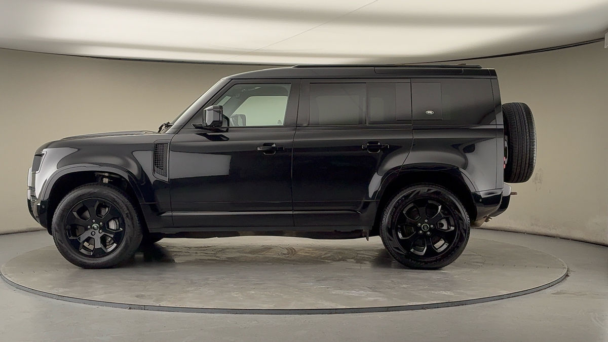 Land Rover Defender 110 Image 15