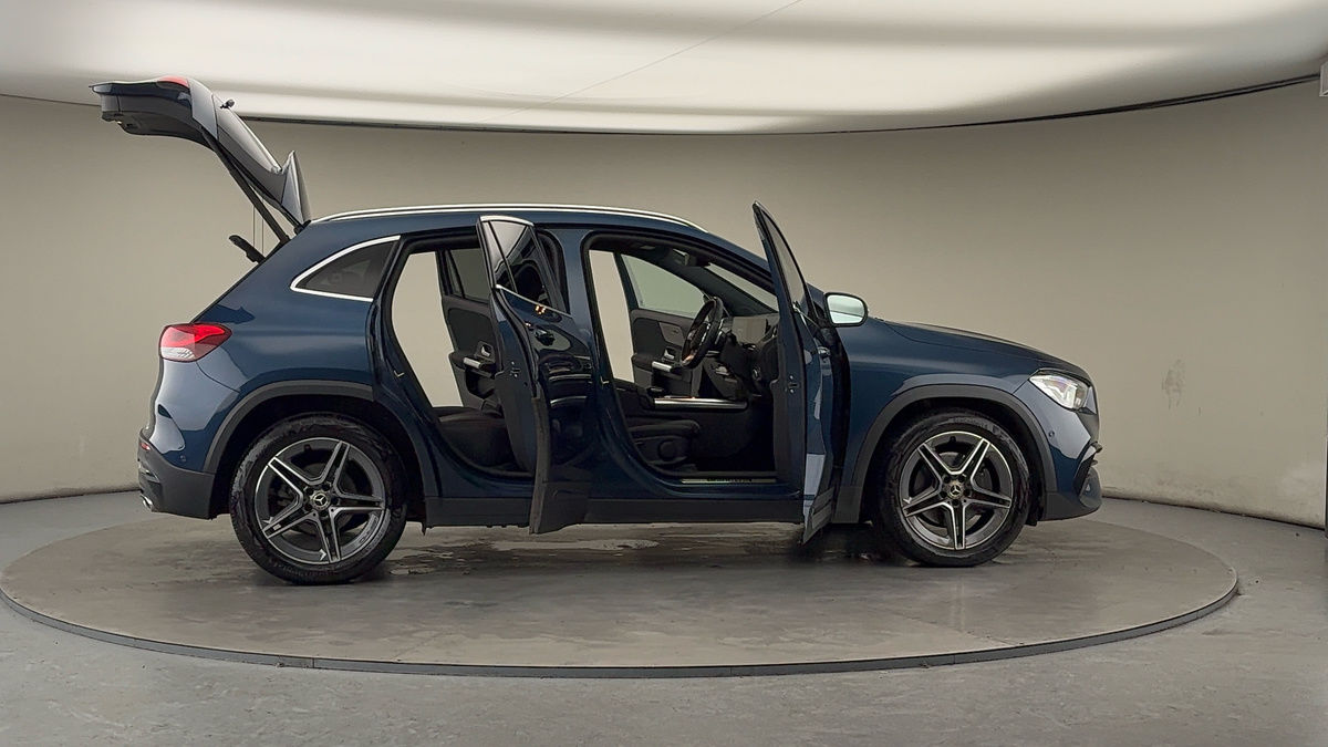 More views of Mercedes-Benz GLA