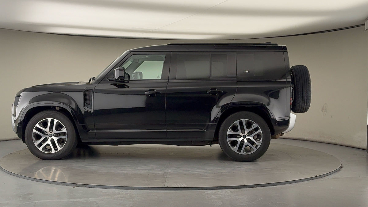 Land Rover Defender 110 Image 15