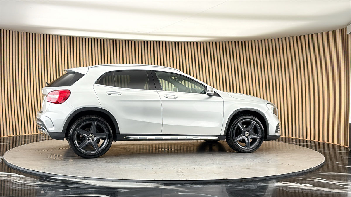 More views of Mercedes-Benz GLA