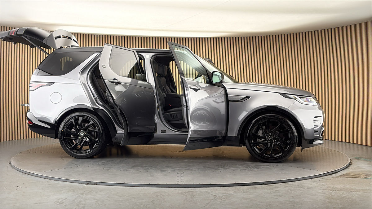 More views of Land Rover Discovery