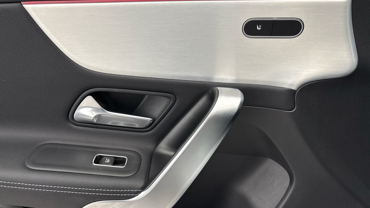 Mercedes-Benz CLA Image 25