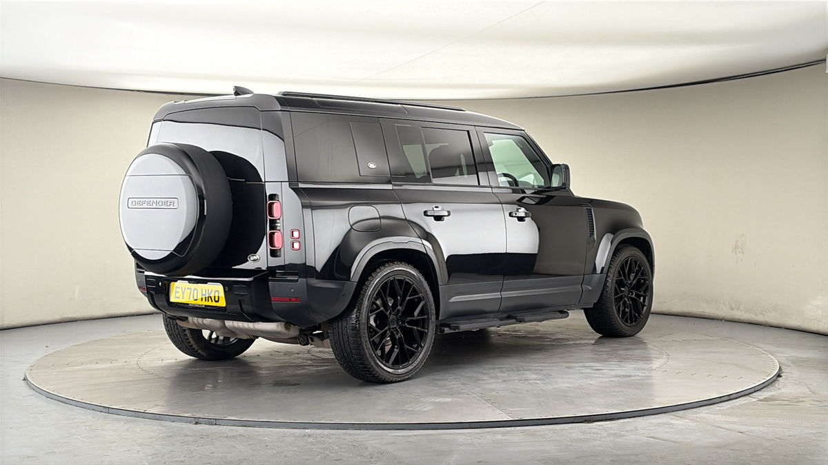 Land Rover Defender 110 Image 21