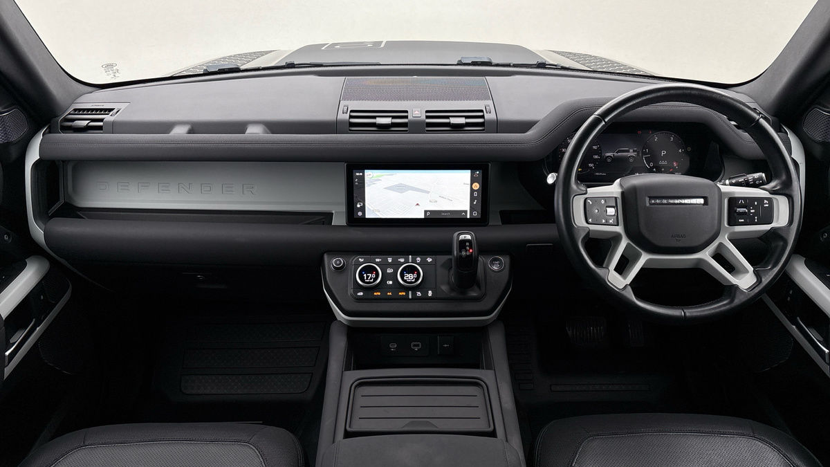 Land Rover Defender 110 Image 12
