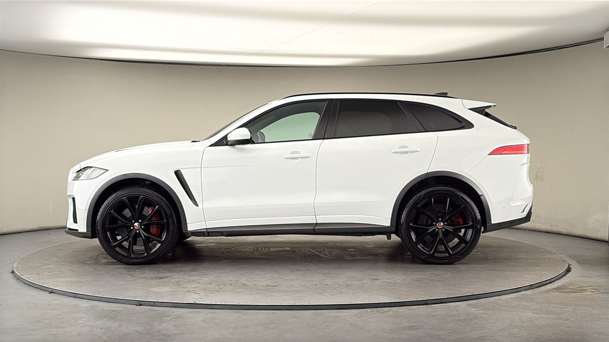 Jaguar F-PACE Image 15